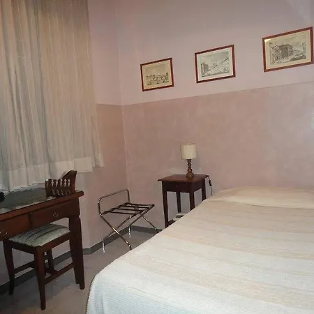 Hotel Delle Camelie 2*