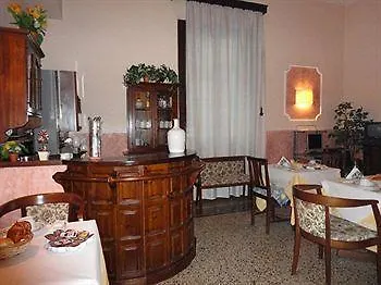 德雷卡梅里耶酒店 2*